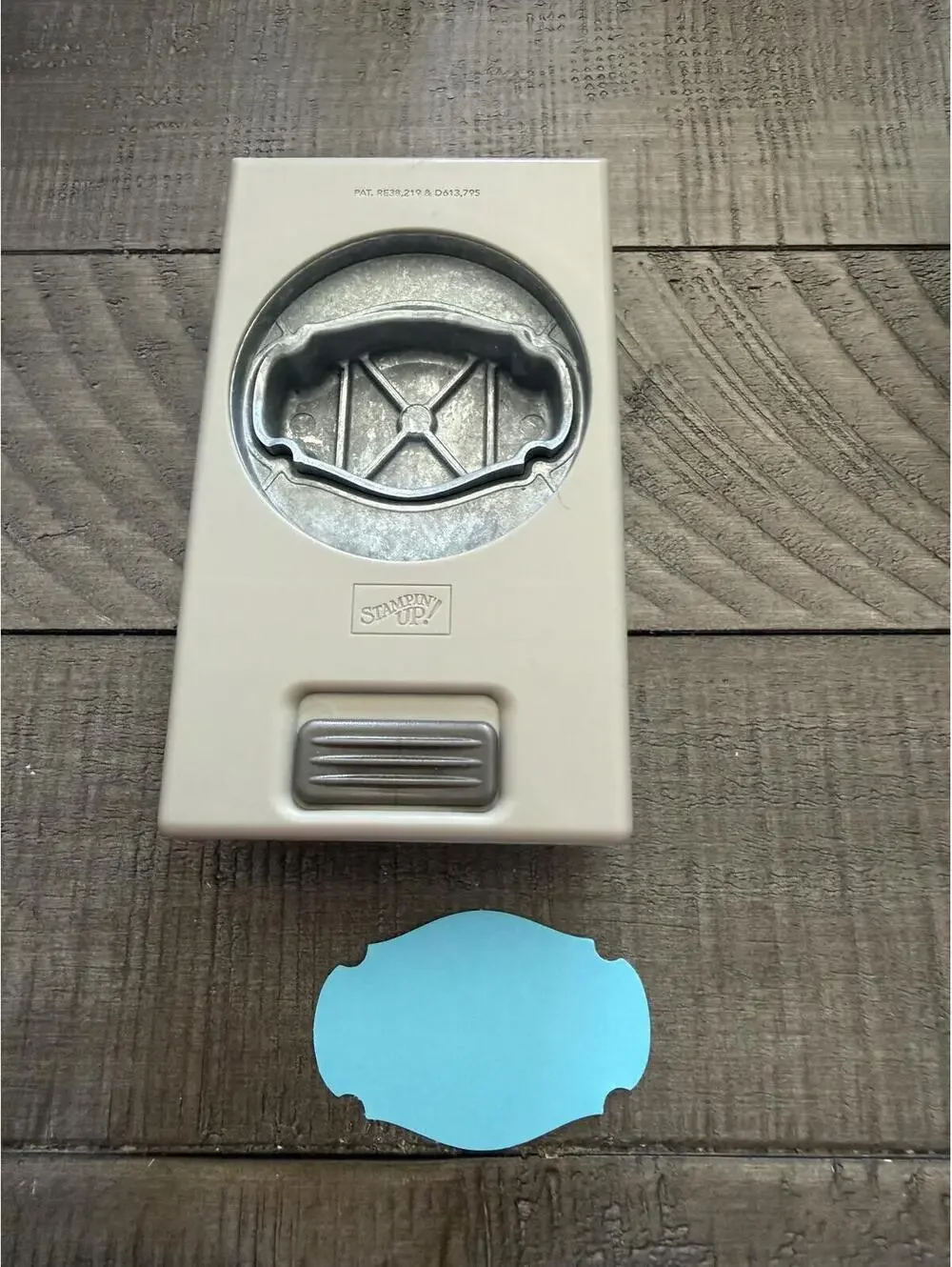 Stampin’ Up Story Label shape punch